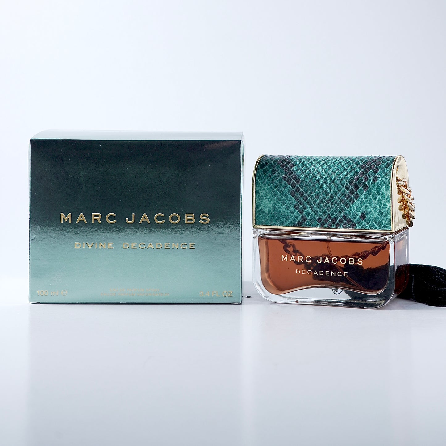 Divine Decadence Marc Jacobs fragrance bottle